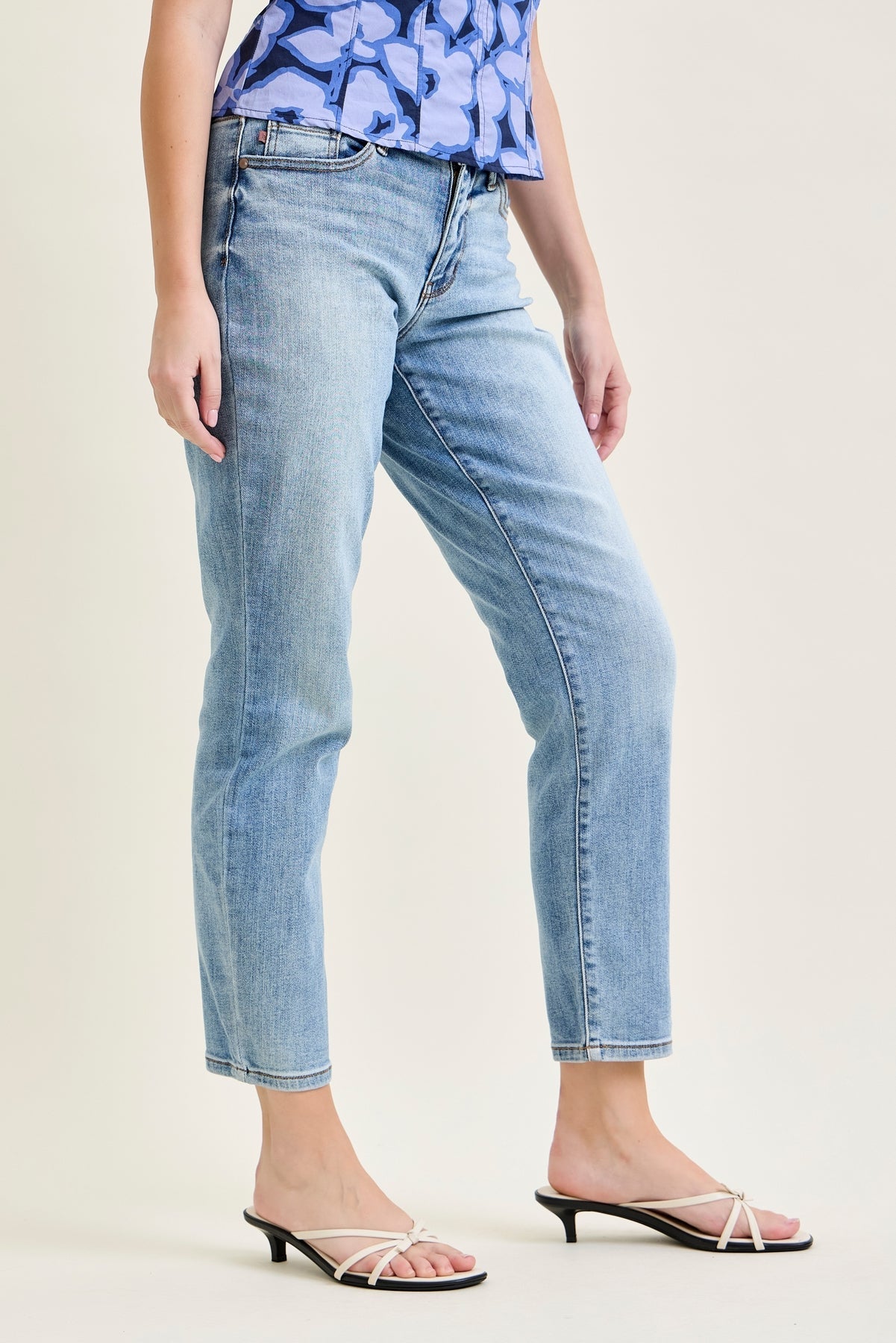 Stacy Vintage Vibes Slim Jeans with a Pocket Perk