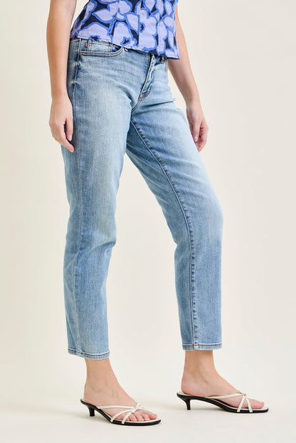 Stacy Vintage Vibes Slim Jeans with a Pocket Perk