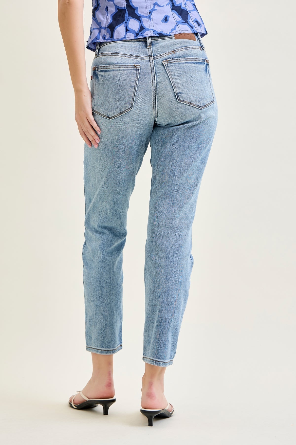 Stacy Vintage Vibes Slim Jeans with a Pocket Perk