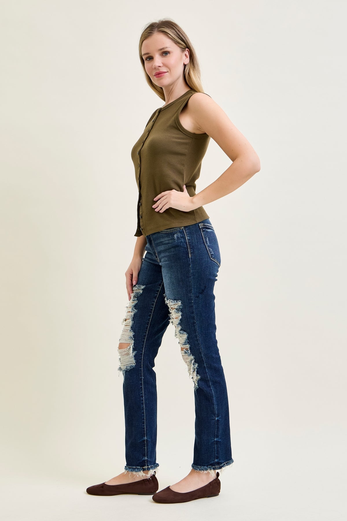 Lisse Mid Rise Ripped Straight Fit Jeans